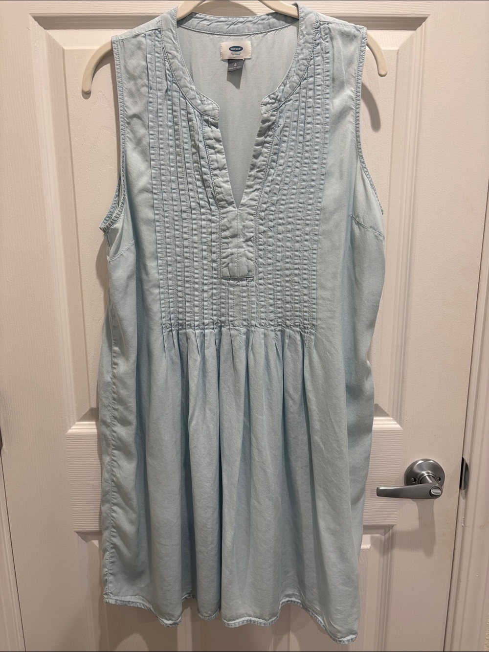 Old Navy Pleated Babydoll Dress 100% Lyocell Sleeveless Light Blue Flowy Size L